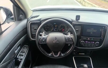 Mitsubishi Outlander III рестайлинг 3, 2021 год, 2 510 000 рублей, 18 фотография