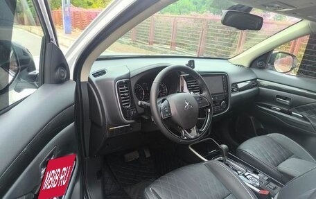 Mitsubishi Outlander III рестайлинг 3, 2021 год, 2 510 000 рублей, 14 фотография