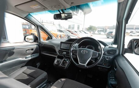 Toyota Voxy III, 2015 год, 1 910 000 рублей, 8 фотография