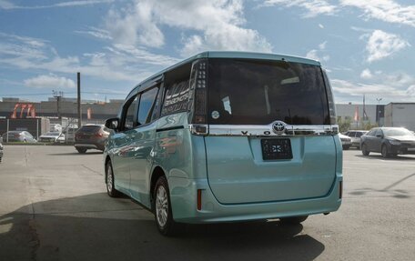 Toyota Voxy III, 2015 год, 1 910 000 рублей, 7 фотография