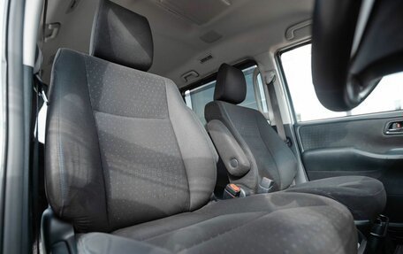 Toyota Voxy III, 2015 год, 1 910 000 рублей, 9 фотография