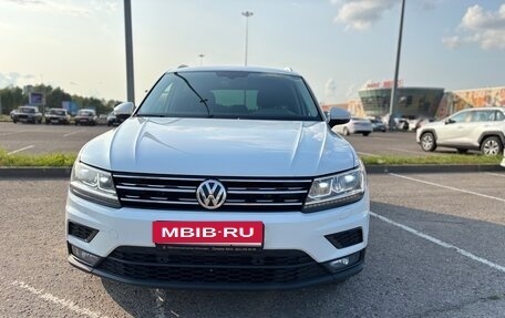 Volkswagen Tiguan II, 2018 год, 1 990 000 рублей, 2 фотография