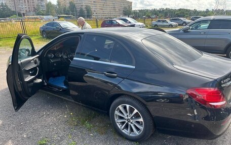 Mercedes-Benz E-Класс, 2019 год, 3 330 000 рублей, 4 фотография