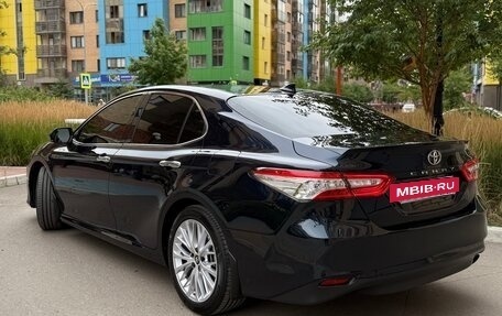 Toyota Camry, 2018 год, 3 000 000 рублей, 4 фотография