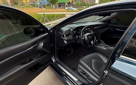 Toyota Camry, 2018 год, 3 000 000 рублей, 13 фотография