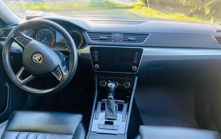 Skoda Superb III рестайлинг, 2018 год, 2 300 000 рублей, 5 фотография