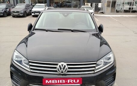 Volkswagen Touareg III, 2015 год, 1 950 000 рублей, 2 фотография