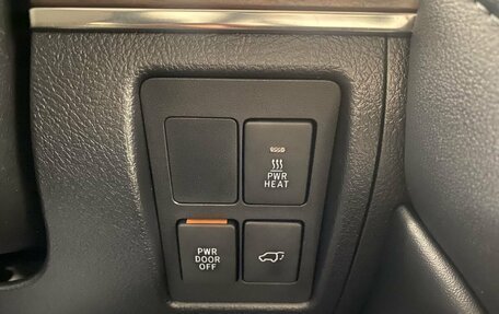 Toyota Land Cruiser 200, 2015 год, 5 490 000 рублей, 21 фотография