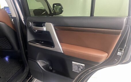 Toyota Land Cruiser 200, 2015 год, 5 490 000 рублей, 28 фотография