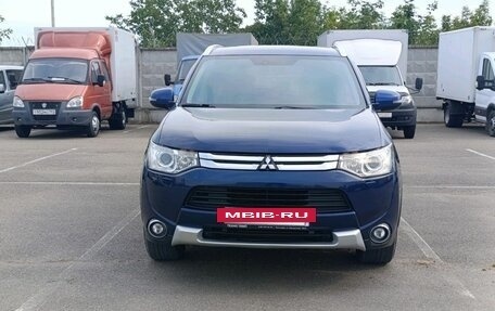 Mitsubishi Outlander III рестайлинг 3, 2014 год, 1 650 000 рублей, 2 фотография