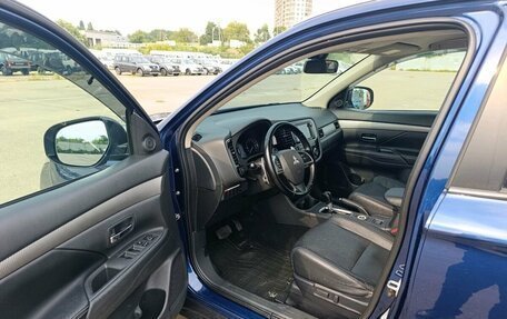 Mitsubishi Outlander III рестайлинг 3, 2014 год, 1 650 000 рублей, 9 фотография