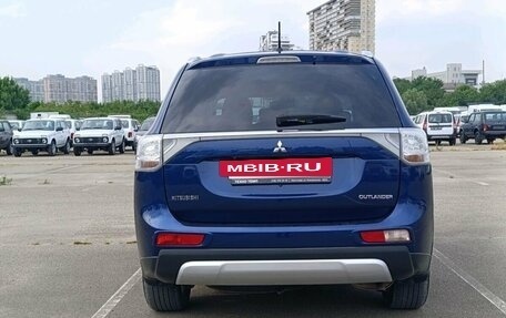 Mitsubishi Outlander III рестайлинг 3, 2014 год, 1 650 000 рублей, 6 фотография