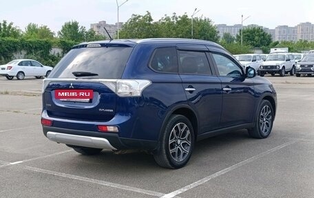 Mitsubishi Outlander III рестайлинг 3, 2014 год, 1 650 000 рублей, 5 фотография