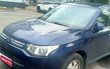 Mitsubishi Outlander III рестайлинг 3, 2013 год, 1 300 000 рублей, 1 фотография