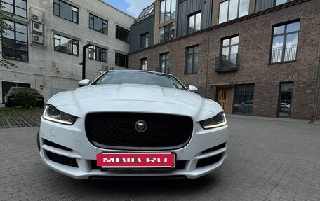 Jaguar XE I рестайлинг, 2015 год, 1 800 000 рублей, 3 фотография
