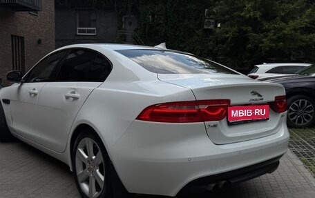 Jaguar XE I рестайлинг, 2015 год, 1 800 000 рублей, 9 фотография