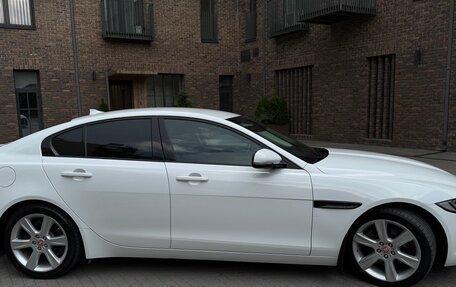 Jaguar XE I рестайлинг, 2015 год, 1 800 000 рублей, 13 фотография