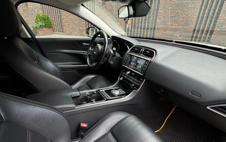 Jaguar XE I рестайлинг, 2015 год, 1 800 000 рублей, 16 фотография