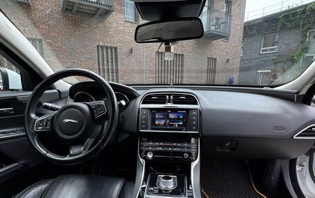 Jaguar XE I рестайлинг, 2015 год, 1 800 000 рублей, 18 фотография