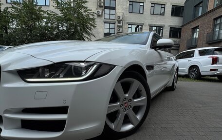 Jaguar XE I рестайлинг, 2015 год, 1 800 000 рублей, 24 фотография