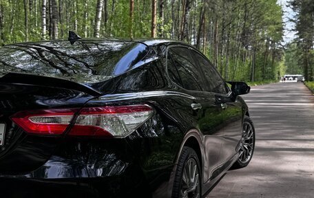 Toyota Camry, 2018 год, 2 650 000 рублей, 15 фотография