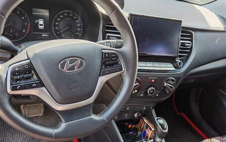 Hyundai Solaris II рестайлинг, 2022 год, 1 850 000 рублей, 2 фотография