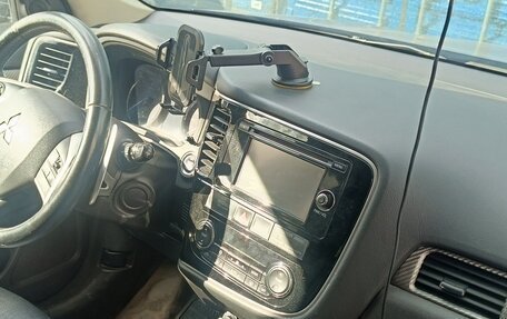 Mitsubishi Outlander III рестайлинг 3, 2013 год, 1 300 000 рублей, 3 фотография