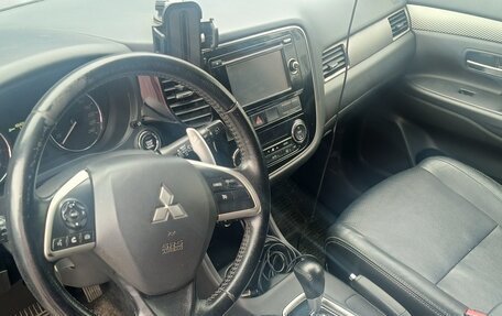 Mitsubishi Outlander III рестайлинг 3, 2013 год, 1 300 000 рублей, 7 фотография