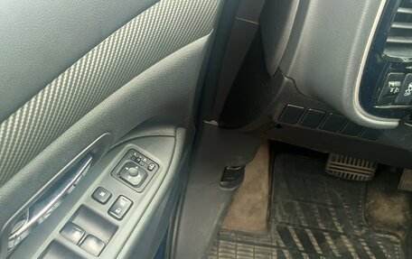 Mitsubishi Outlander III рестайлинг 3, 2013 год, 1 300 000 рублей, 8 фотография