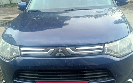 Mitsubishi Outlander III рестайлинг 3, 2013 год, 1 300 000 рублей, 9 фотография