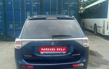 Mitsubishi Outlander III рестайлинг 3, 2013 год, 1 300 000 рублей, 10 фотография