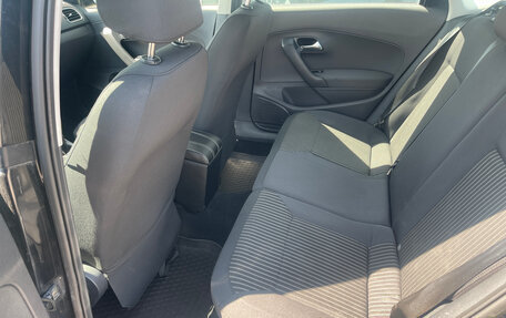 Volkswagen Polo VI (EU Market), 2011 год, 650 000 рублей, 2 фотография