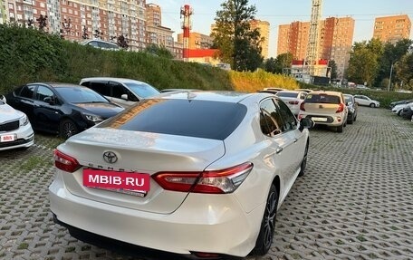 Toyota Camry, 2021 год, 2 290 000 рублей, 6 фотография