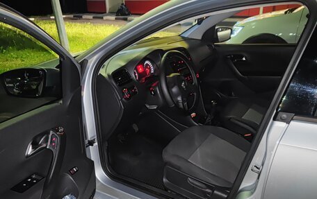 Volkswagen Polo VI (EU Market), 2011 год, 750 000 рублей, 2 фотография