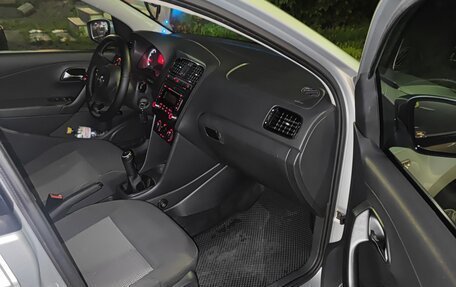 Volkswagen Polo VI (EU Market), 2011 год, 750 000 рублей, 3 фотография