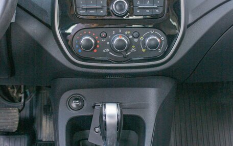Renault Kaptur I рестайлинг, 2017 год, 1 350 000 рублей, 23 фотография