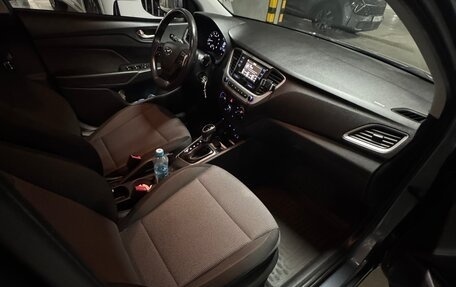 Hyundai Solaris II рестайлинг, 2017 год, 1 350 000 рублей, 27 фотография