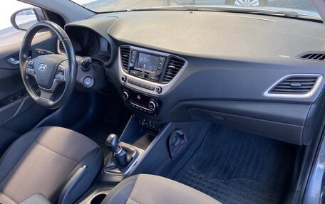 Hyundai Solaris II рестайлинг, 2018 год, 1 227 000 рублей, 13 фотография