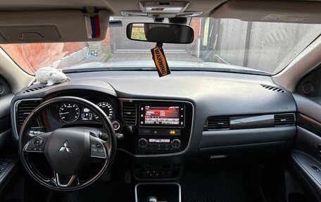 Mitsubishi Outlander III рестайлинг 3, 2018 год, 1 920 000 рублей, 9 фотография