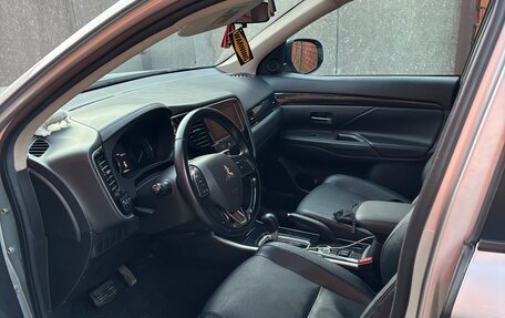 Mitsubishi Outlander III рестайлинг 3, 2018 год, 1 920 000 рублей, 6 фотография