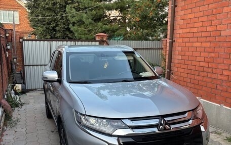 Mitsubishi Outlander III рестайлинг 3, 2018 год, 1 920 000 рублей, 2 фотография