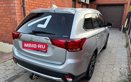 Mitsubishi Outlander III рестайлинг 3, 2018 год, 1 920 000 рублей, 4 фотография