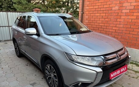 Mitsubishi Outlander III рестайлинг 3, 2018 год, 1 920 000 рублей, 3 фотография