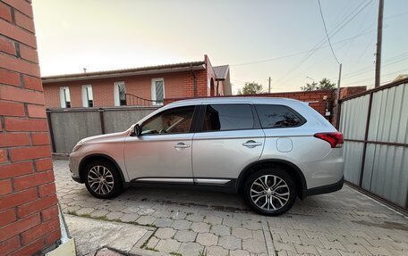 Mitsubishi Outlander III рестайлинг 3, 2018 год, 1 920 000 рублей, 12 фотография