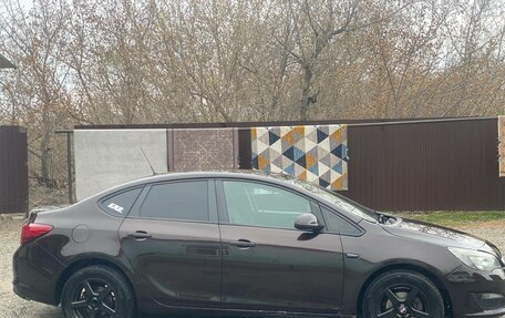 Opel Astra J, 2014 год, 800 000 рублей, 4 фотография