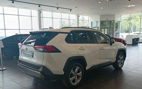Toyota RAV4, 2021 год, 2 497 000 рублей, 4 фотография
