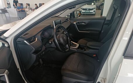 Toyota RAV4, 2021 год, 2 497 000 рублей, 9 фотография