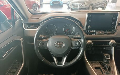 Toyota RAV4, 2021 год, 2 497 000 рублей, 8 фотография