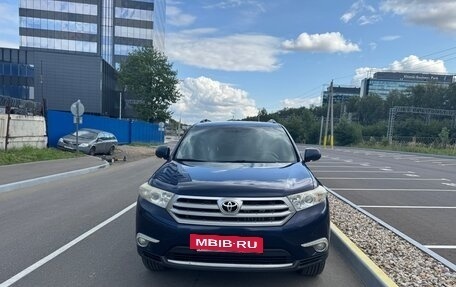 Toyota Highlander III, 2011 год, 1 950 000 рублей, 2 фотография