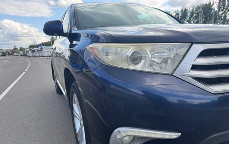 Toyota Highlander III, 2011 год, 1 950 000 рублей, 6 фотография